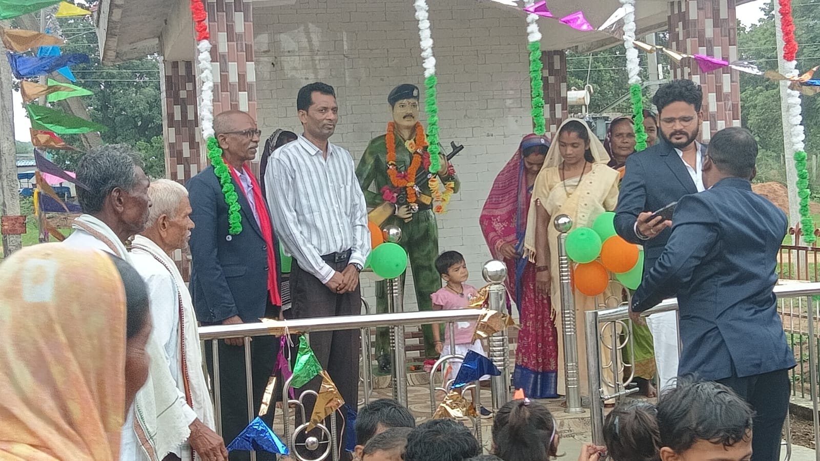 शहीद लेखा राम बघेल की स्मृति में डोडकावाही में ध्वजारोहण एवं श्रद्धांजलि सभा, वीर सपूत को दी भावभीनी श्रद्धांजलि